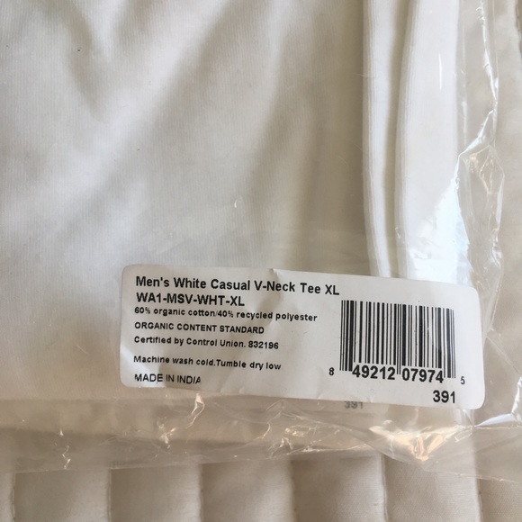 🥭 PACT Organic cotton white V-neck tee nwt 🎁 - Picture 3 of 4